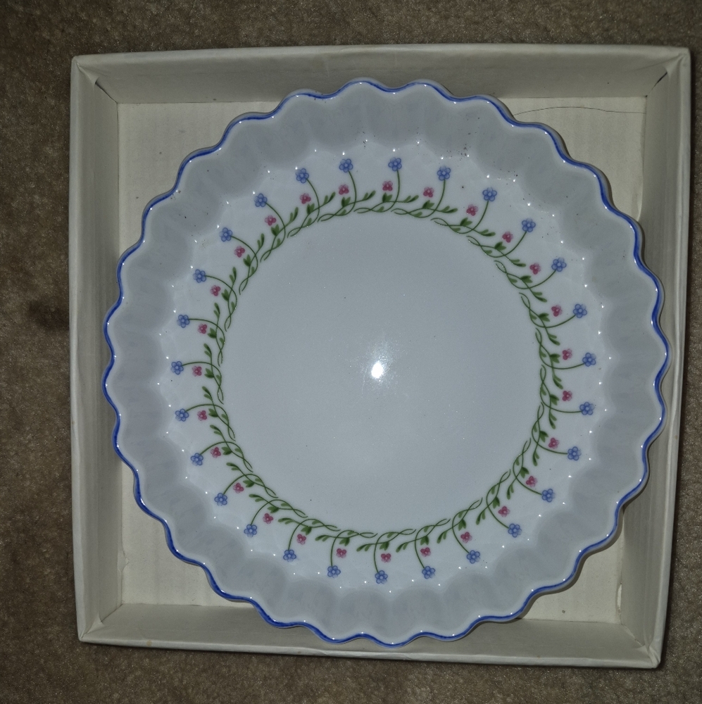 Vintage Mikasa ultra ceramic bake & serve Bali Hai Ribbed Dish